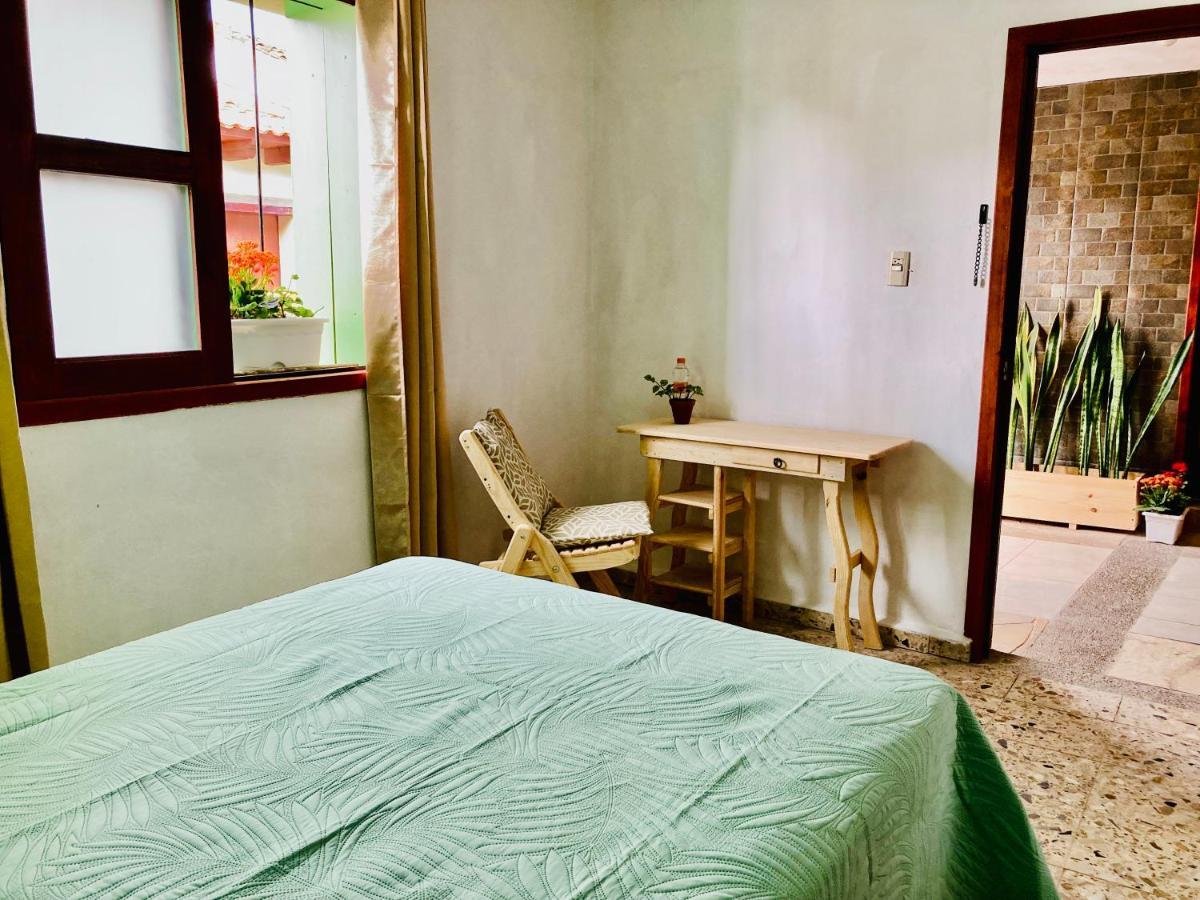 Alhambra Hotel - San Cristóbal de Las Casas エクステリア 写真