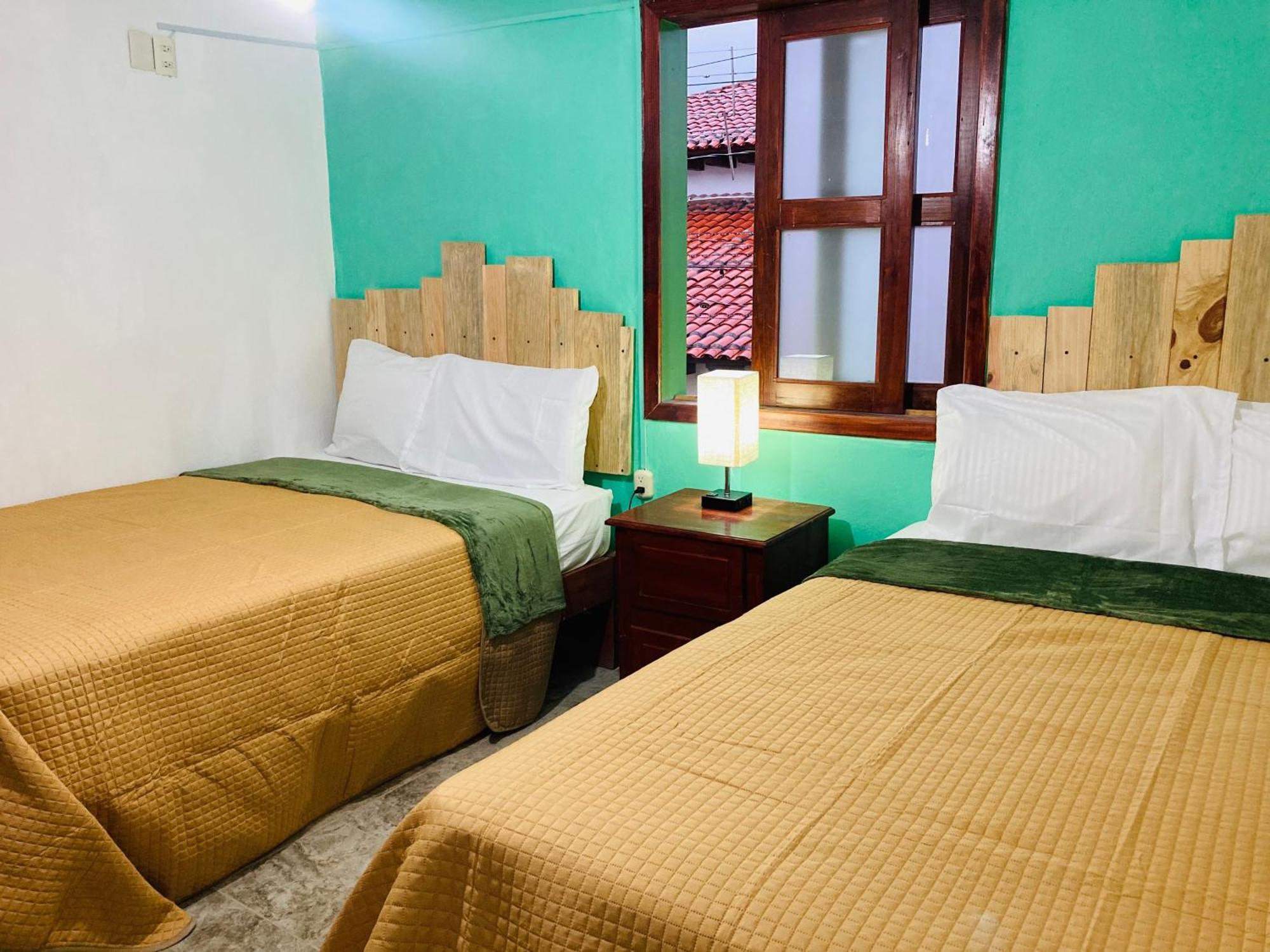 Alhambra Hotel - San Cristóbal de Las Casas エクステリア 写真