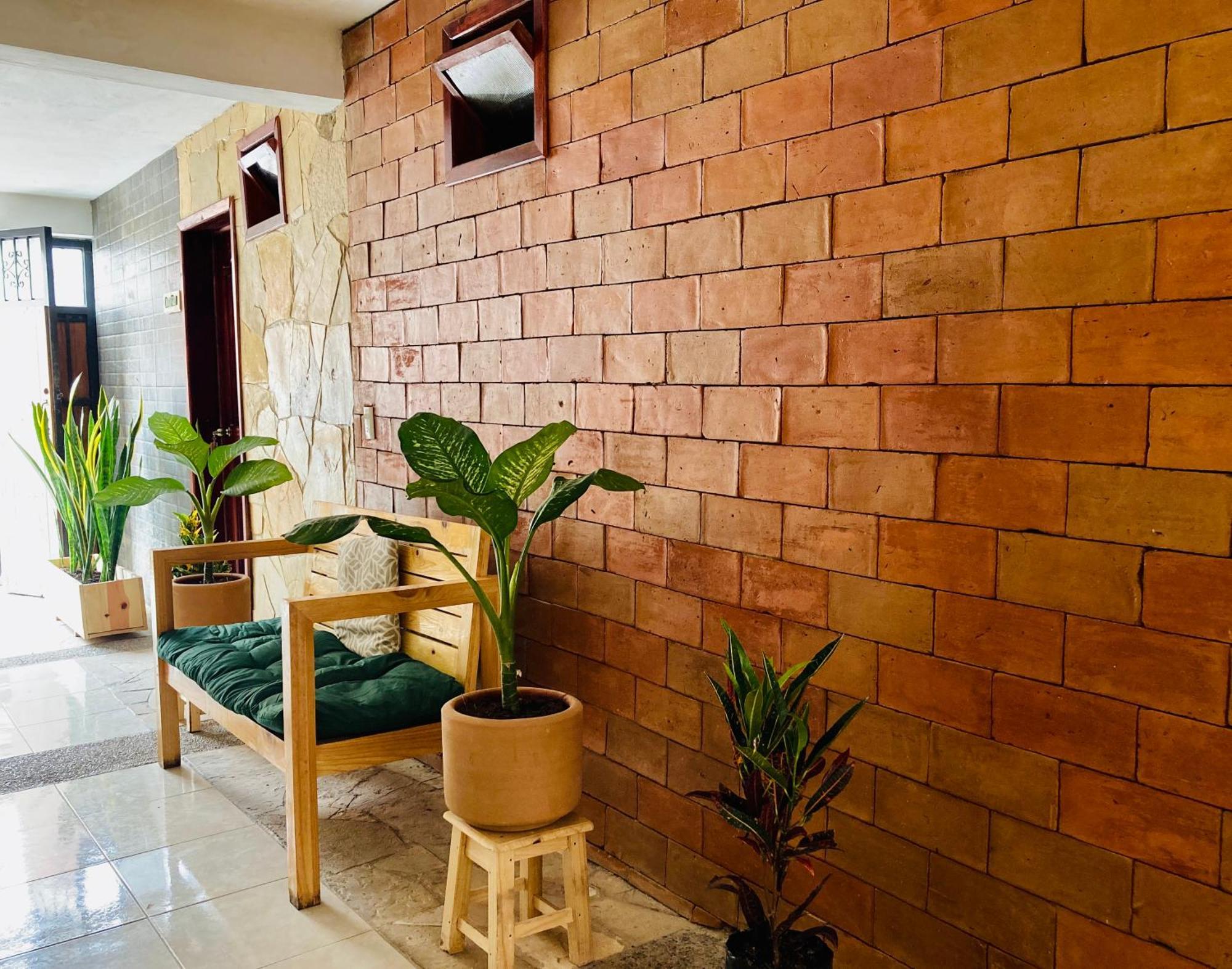 Alhambra Hotel - San Cristóbal de Las Casas エクステリア 写真
